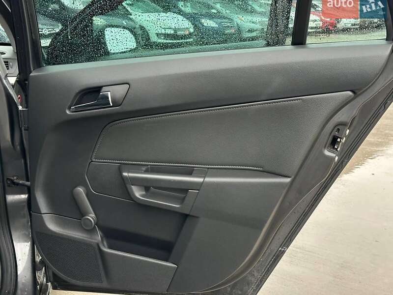 Универсал Opel Astra 2010 в Львове