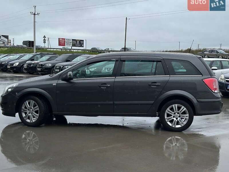 Универсал Opel Astra 2010 в Львове