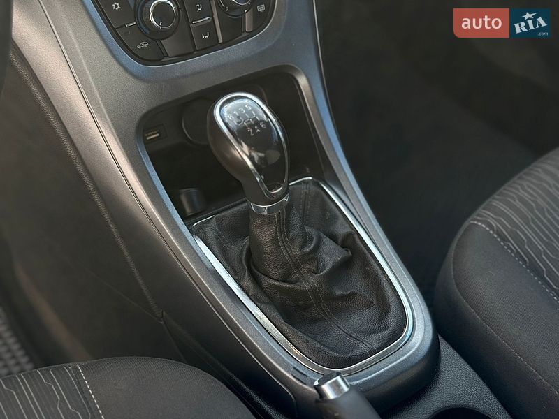 Универсал Opel Astra 2014 в Луцке