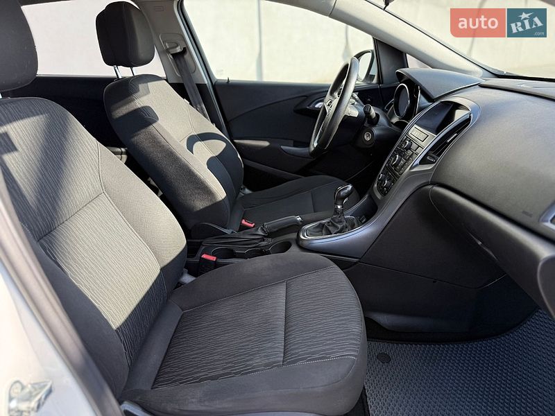 Универсал Opel Astra 2014 в Луцке
