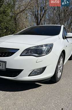Универсал Opel Astra 2011 в Дрогобыче