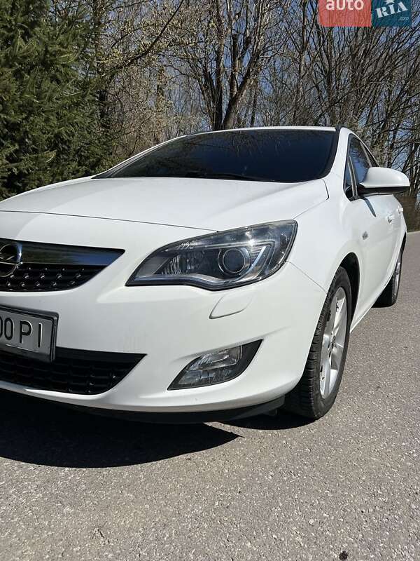Opel Astra 2011