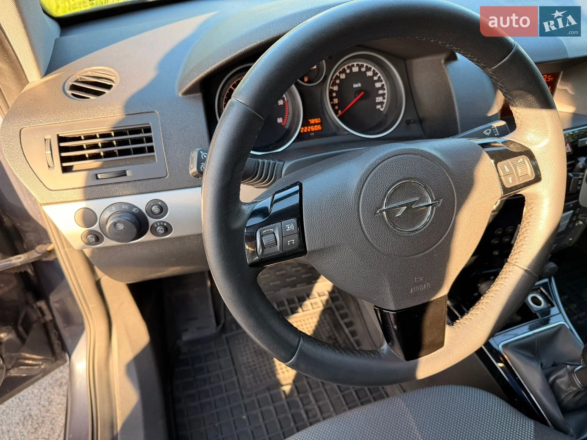 2010 Opel Astra - мініатюра 14