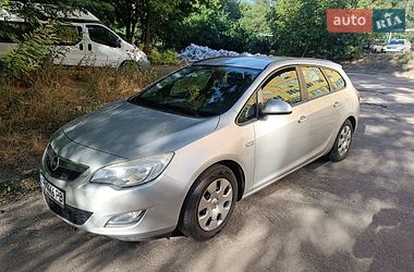 Универсал Opel Astra 2011 в Перещепине