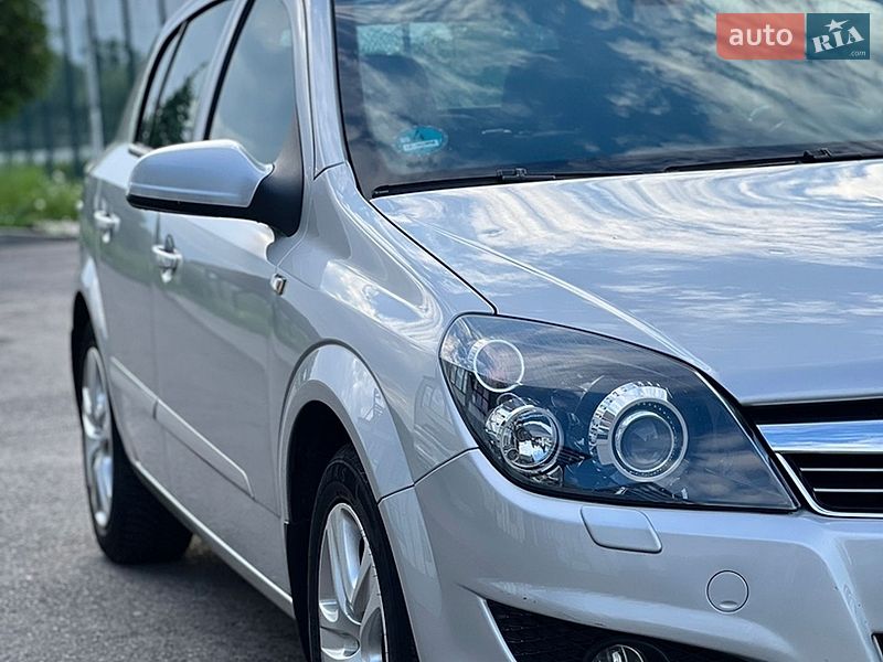 Хэтчбек Opel Astra 2009 в Ровно