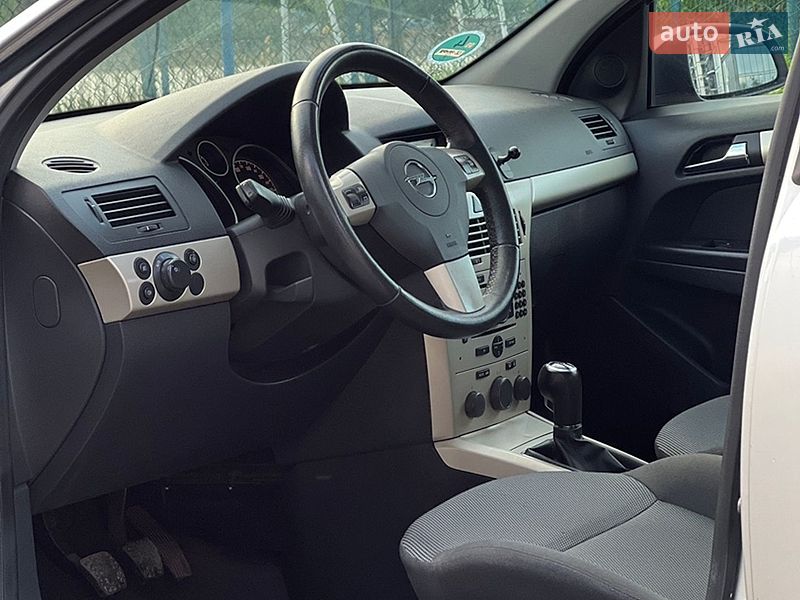 Хэтчбек Opel Astra 2009 в Ровно