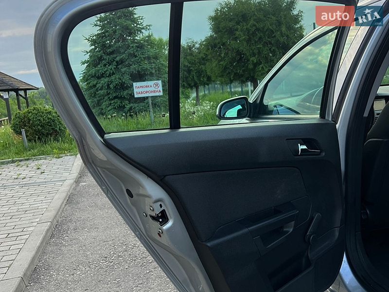Хэтчбек Opel Astra 2009 в Ровно