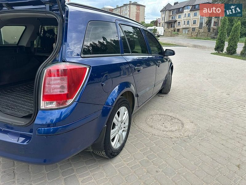 Универсал Opel Astra 2009 в Бучаче