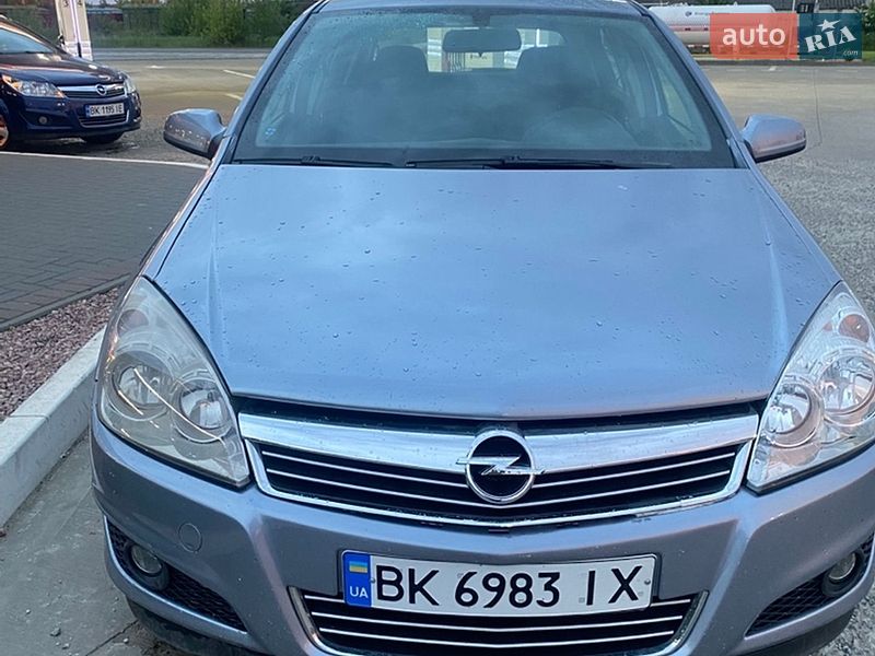 Хэтчбек Opel Astra 2008 в Олевске