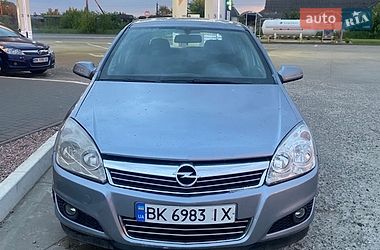 Хэтчбек Opel Astra 2008 в Олевске