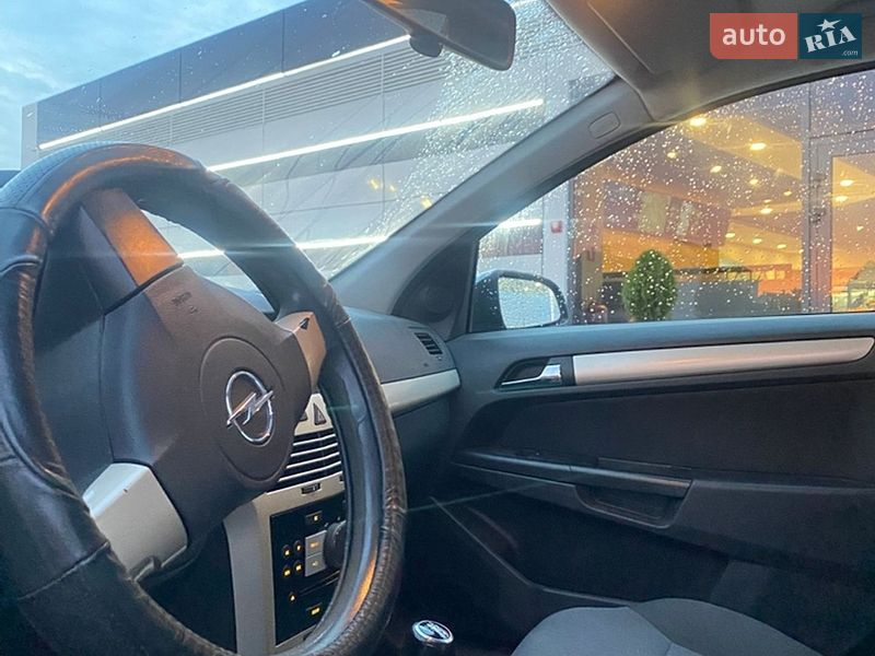 Хэтчбек Opel Astra 2008 в Олевске