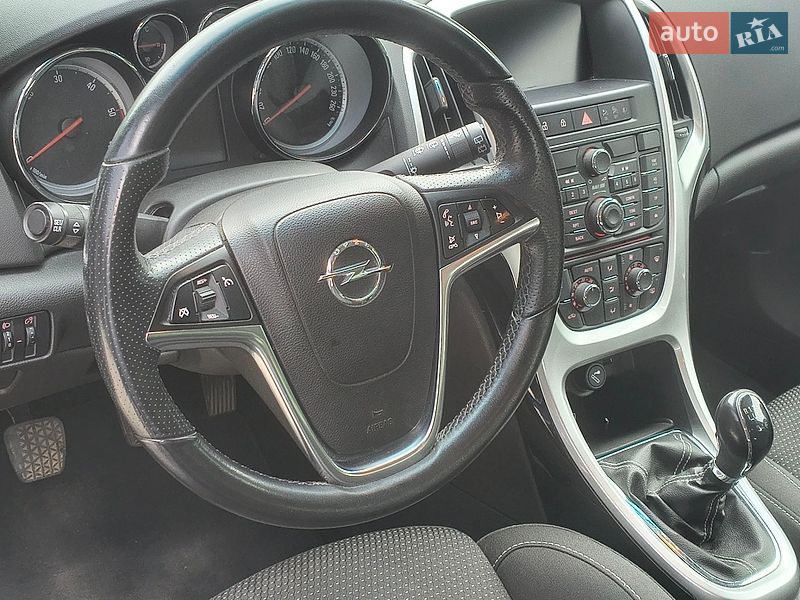 Универсал Opel Astra 2012 в Луцке