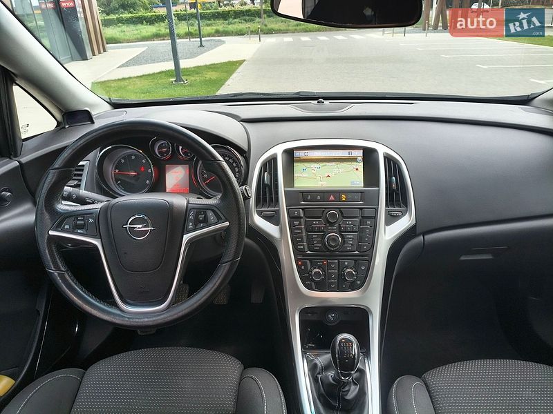 Универсал Opel Astra 2012 в Луцке