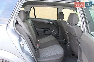 Универсал Opel Astra 2006 в Трускавце