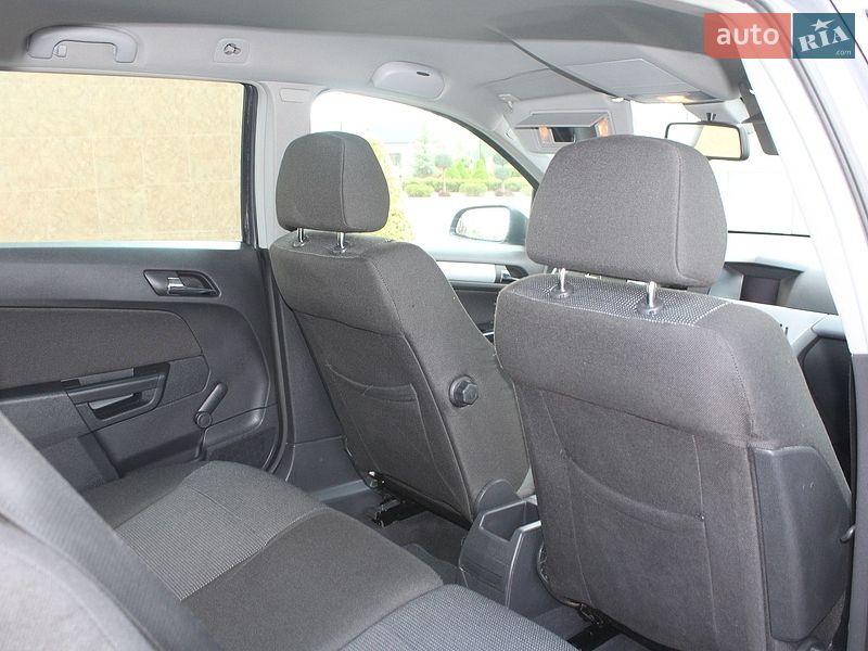 Универсал Opel Astra 2006 в Трускавце
