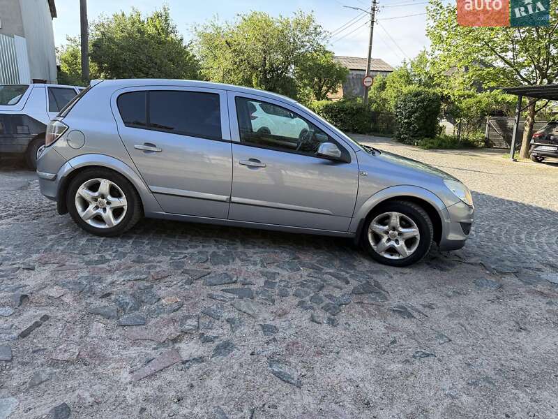 Хэтчбек Opel Astra 2007 в Киеве