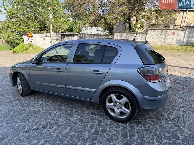 Хэтчбек Opel Astra 2007 в Киеве