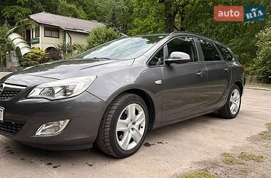 Універсал Opel Astra 2011 в Дрогобичі