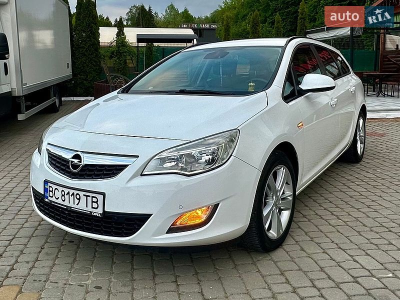 Opel Astra 2011