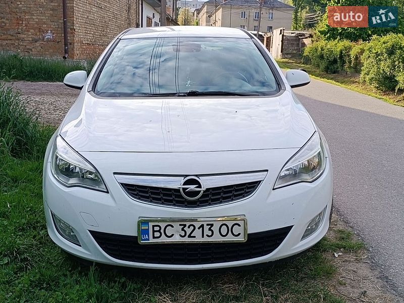 Хетчбек Opel Astra 2010 в Дрогобичі