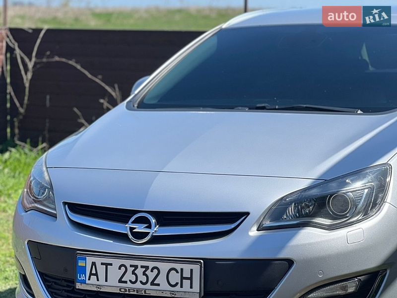 Універсал Opel Astra 2013 в Івано-Франківську