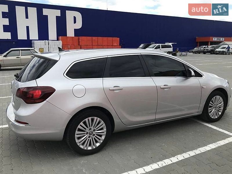 Універсал Opel Astra 2013 в Івано-Франківську