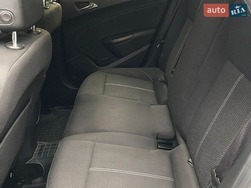 Універсал Opel Astra 2013 в Івано-Франківську