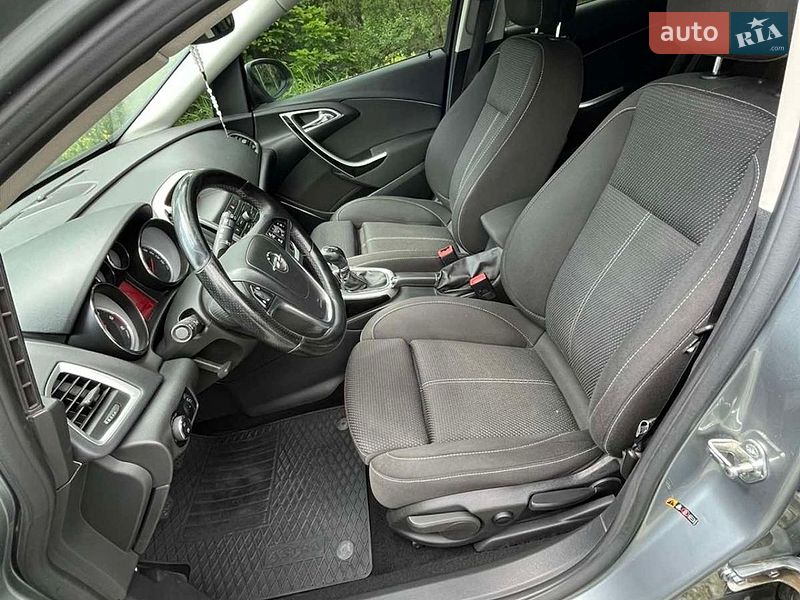 Универсал Opel Astra 2012 в Дрогобыче