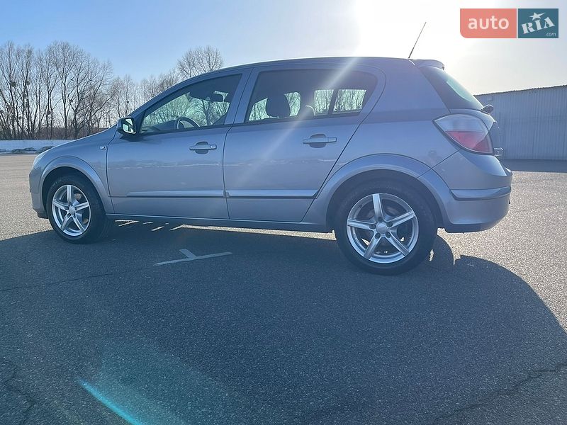 Хэтчбек Opel Astra 2005 в Киеве