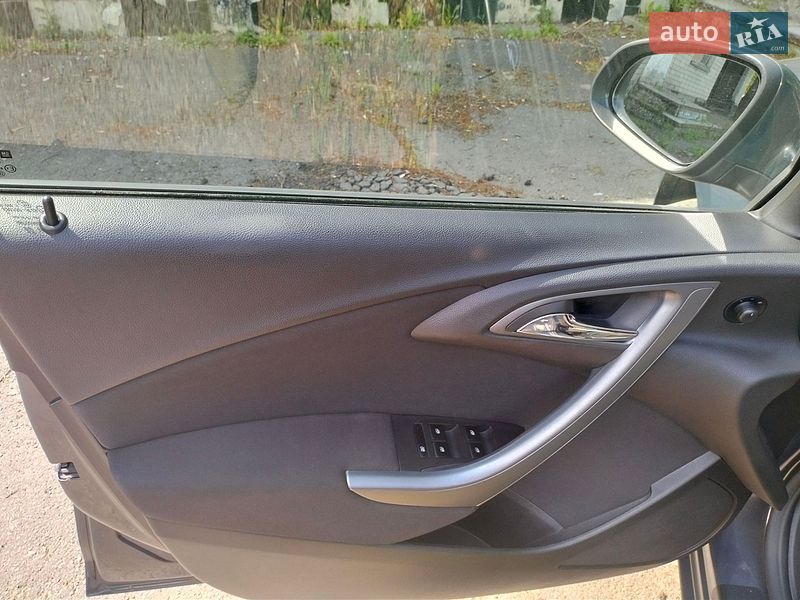Универсал Opel Astra 2013 в Житомире
