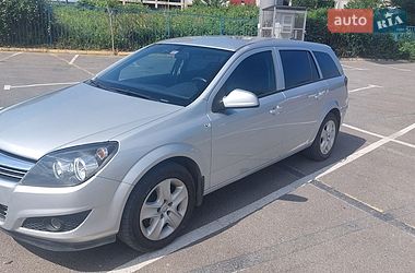 Универсал Opel Astra 2013 в Ужгороде
