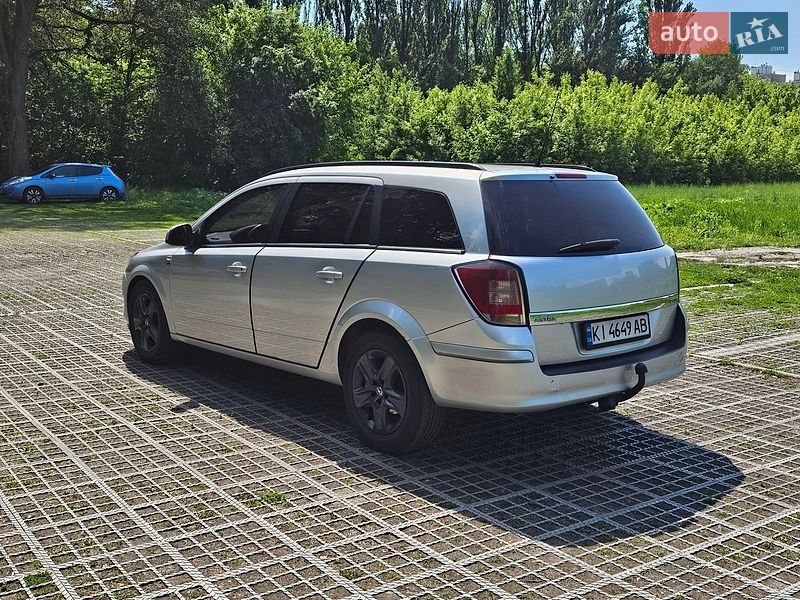 Універсал Opel Astra 2010 в Києві