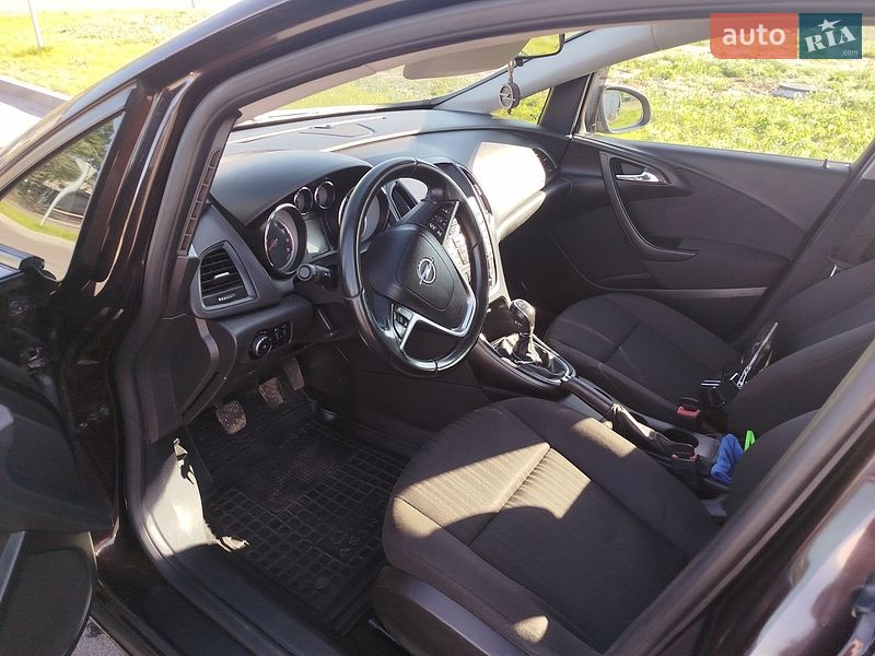 Универсал Opel Astra 2012 в Шостке