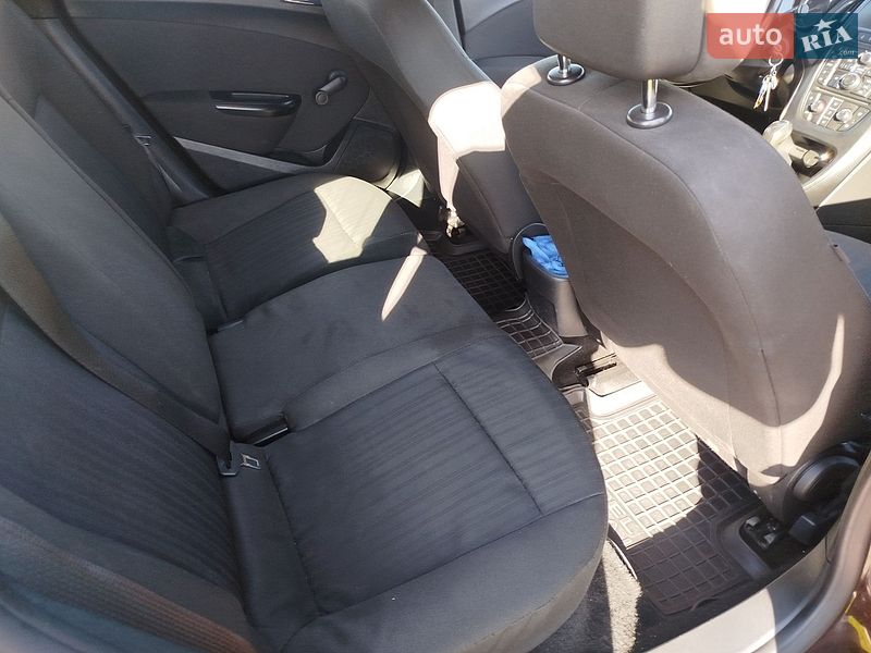 Универсал Opel Astra 2012 в Шостке