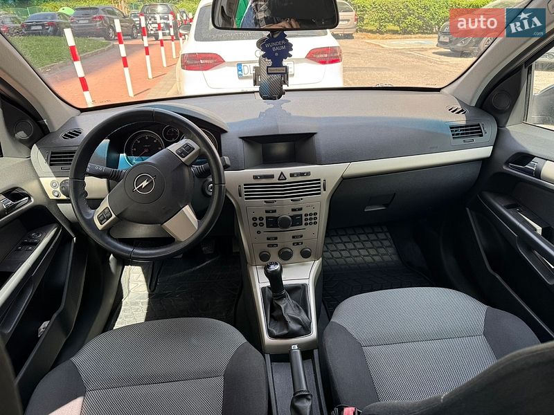 Універсал Opel Astra 2009 в Радивиліві