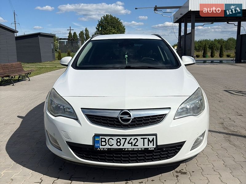 Универсал Opel Astra 2011 в Оброшином