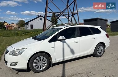 Универсал Opel Astra 2011 в Оброшином