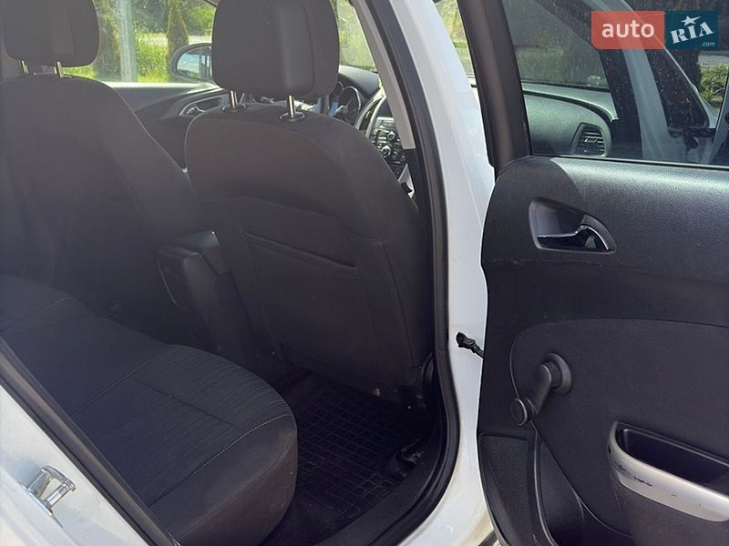 Универсал Opel Astra 2011 в Оброшином