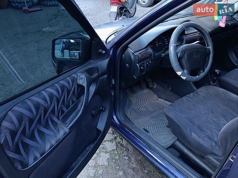 Универсал Opel Astra 1996 в Дубно