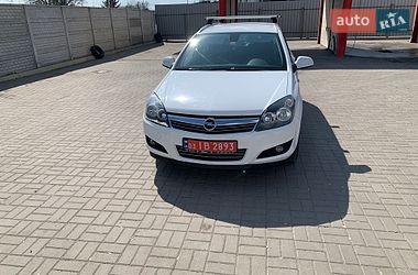 Універсал Opel Astra 2010 в Рівному