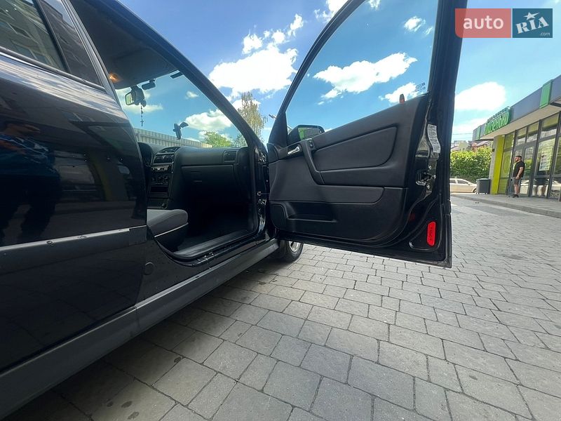 Седан Opel Astra 2008 в Ивано-Франковске