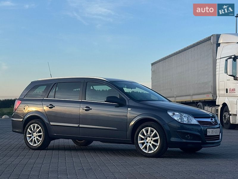 Универсал Opel Astra 2008 в Радивилове