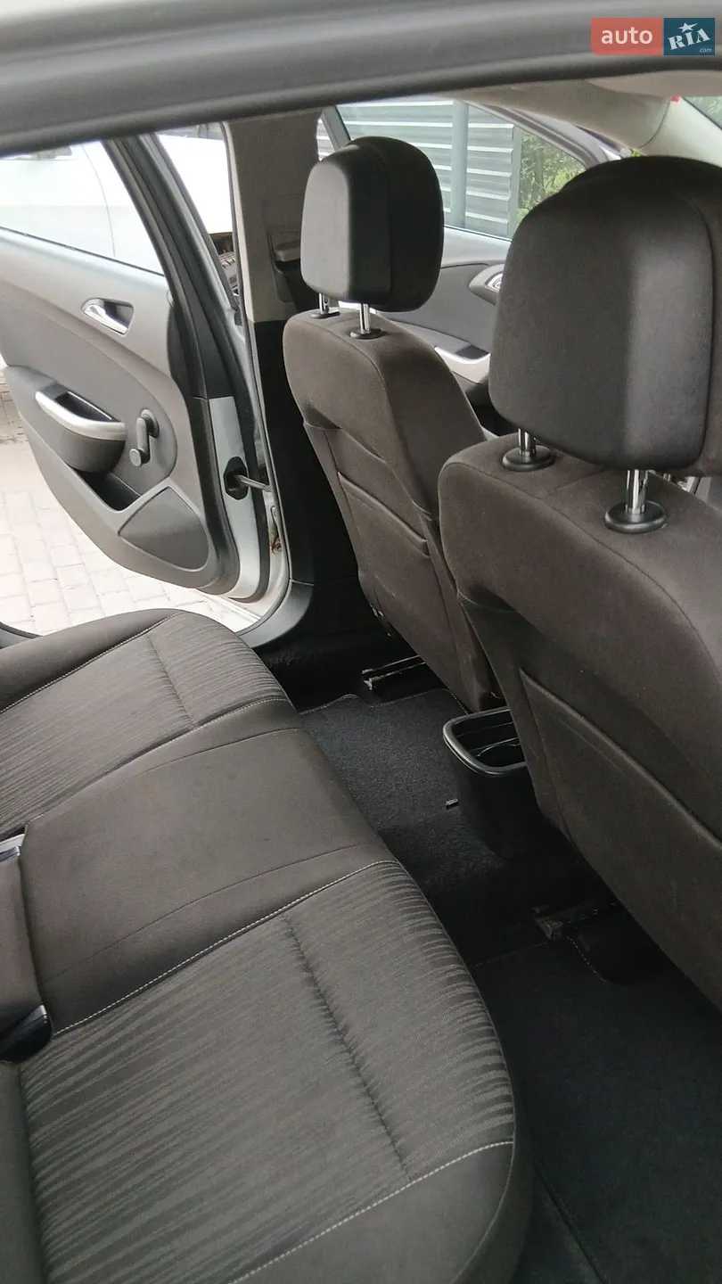 2010 Opel Astra - мініатюра 12