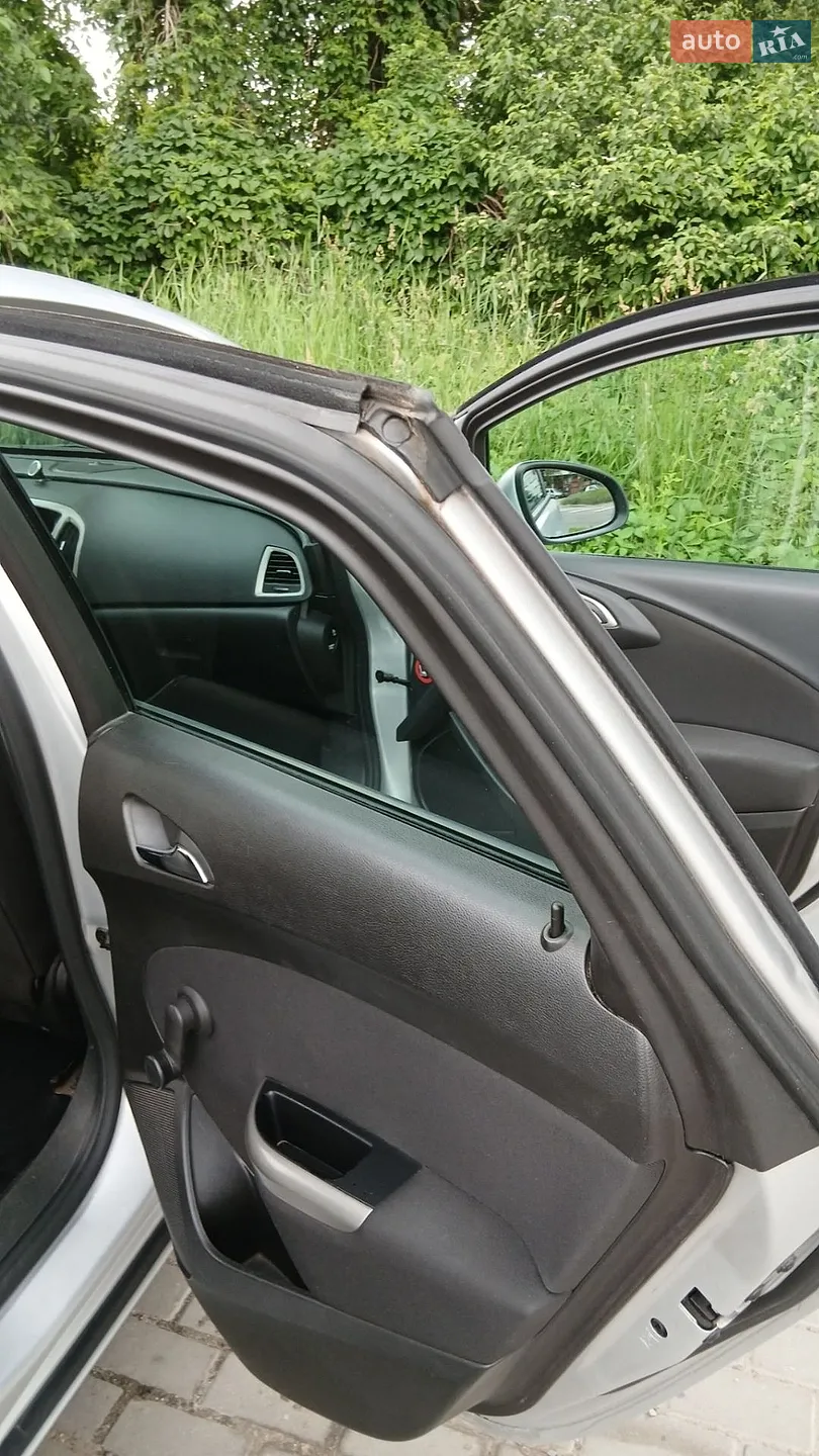 2010 Opel Astra - мініатюра 23