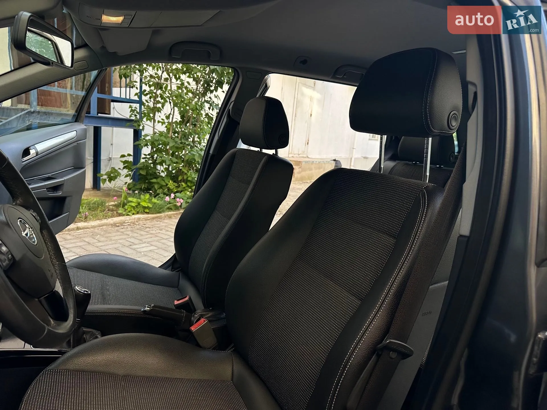 2010 Opel Astra - мініатюра 39