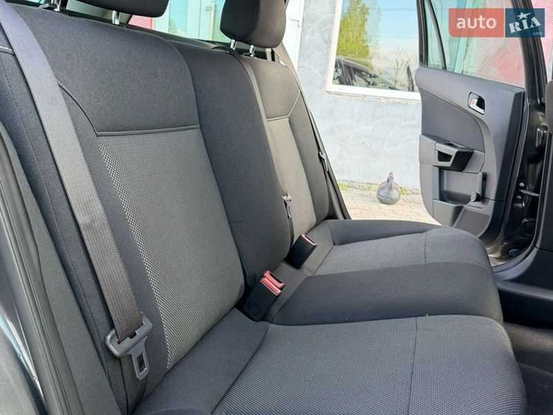 Универсал Opel Astra 2010 в Лубнах