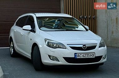 Универсал Opel Astra 2011 в Львове