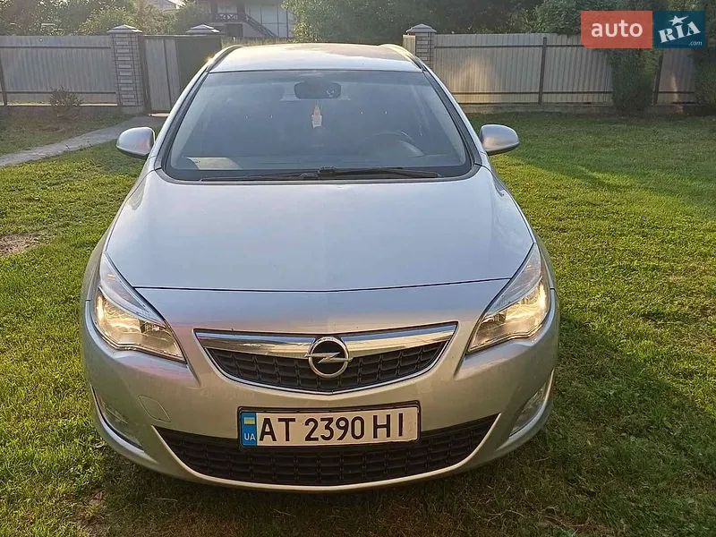 Opel Astra 2011