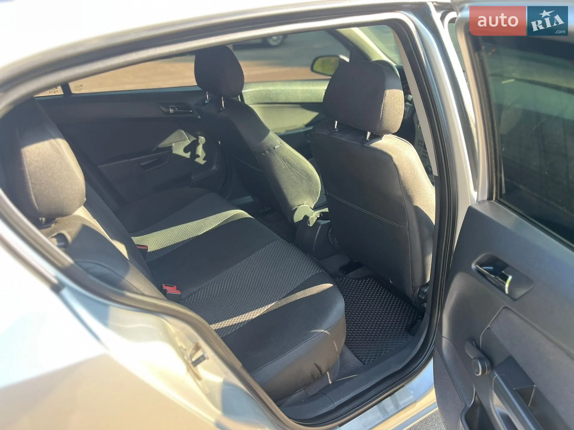 2011 Opel Astra - мініатюра 35