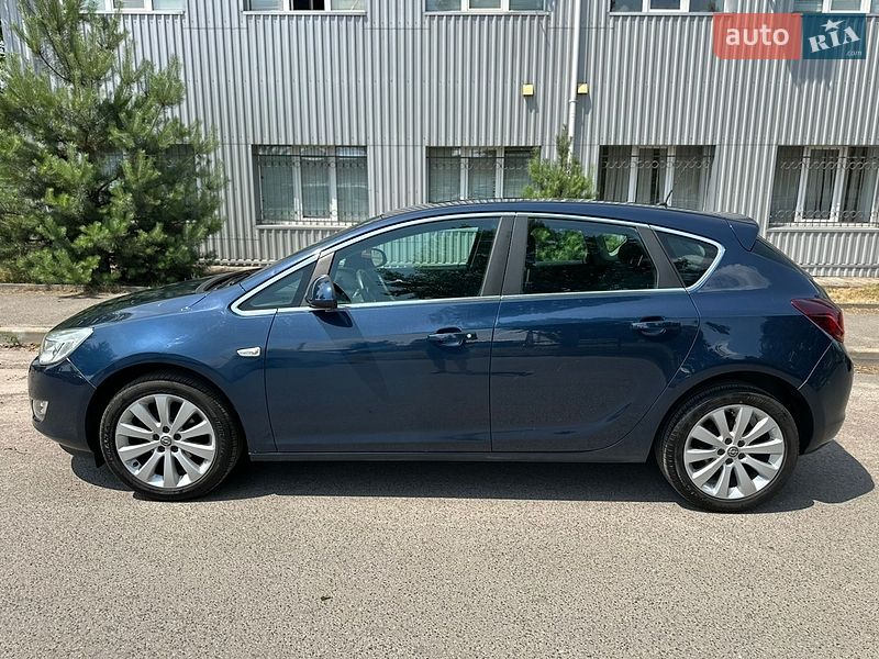 Хэтчбек Opel Astra 2010 в Луцке